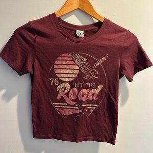 Women’s/ girls burgundy graphic crop tee shirt size Medium.